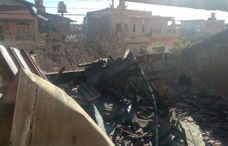 El techo se desplomó por el incendio.