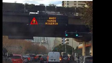 la ciudad plagada del mensaje #hoy vamos nigeria