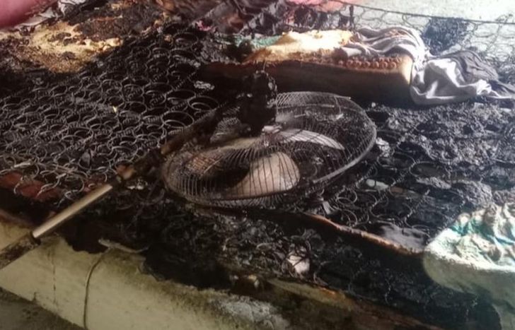 Todo habría empezado por el incendio de un colchón.