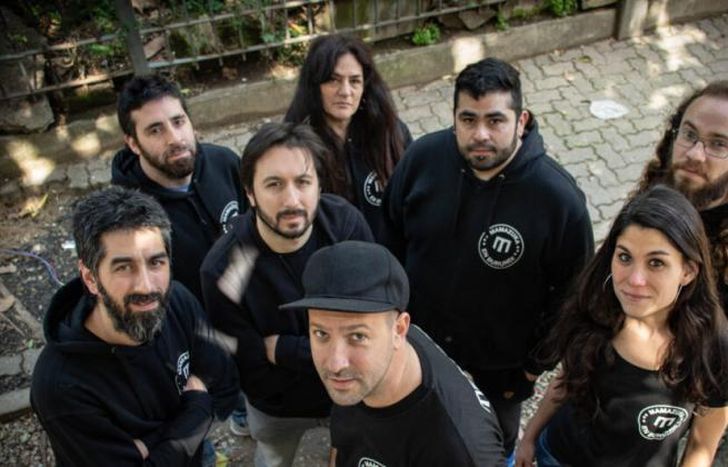La banda completa.
