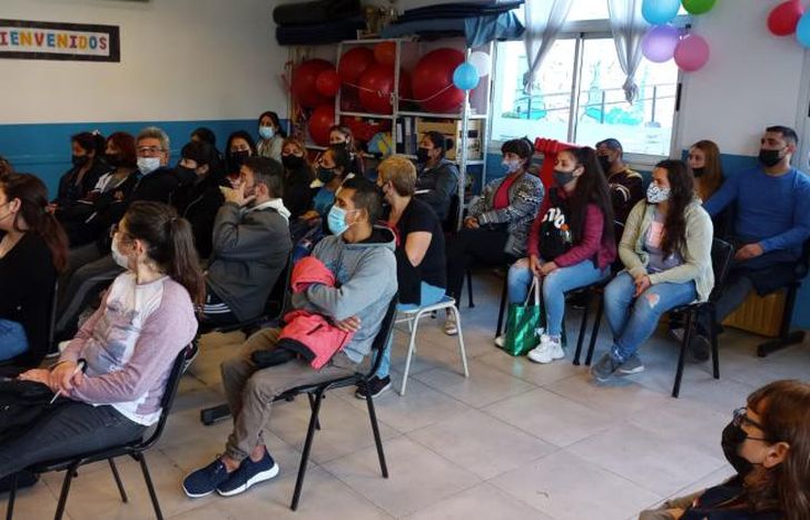 Los últimos viernes de cada mes se realizan encuentros sobre diversas temáticas.