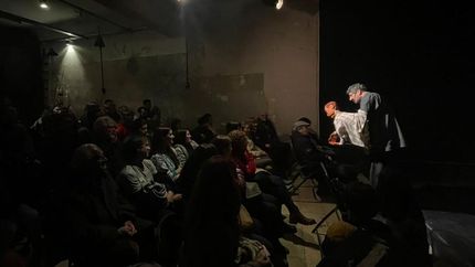 En el teatro que tiene la Casa Fuentealba ubicada en Antártida Argentina 1553, Llavallol. En el teatro que tiene la Casa Fuentealba ubicada en Antártida Argentina 1553, Llavallol.