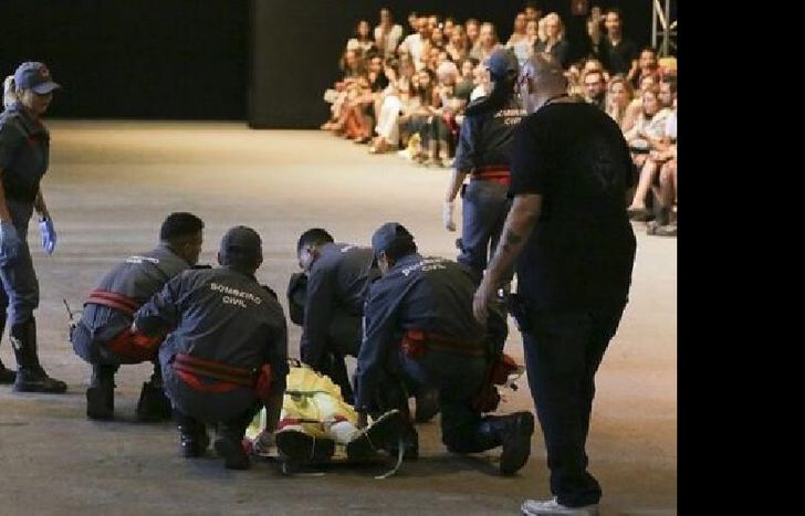 tragedia en el pasarela.