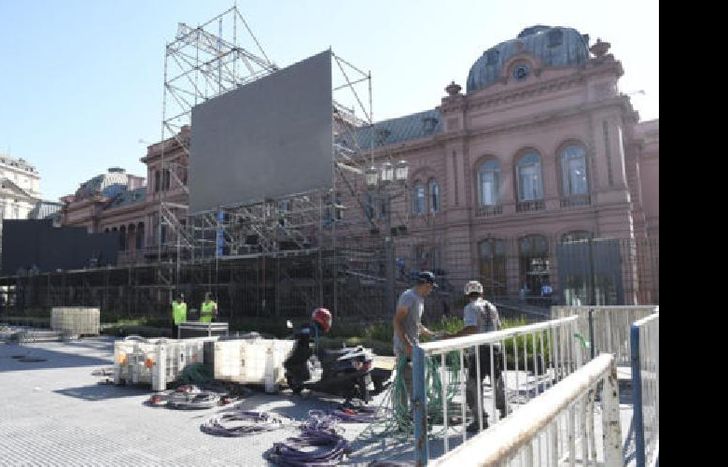 Se monta el escenario.