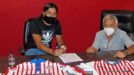 La firma de Salomón en compañía del presidente Grosi. La firma de Salomón en compañía del presidente Grosi.