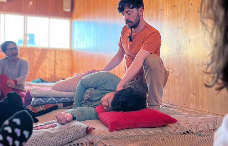 Dejó la fotografía comercial y descubrió el Shiatsu Somático, una terapia centrada en escuchar el cuerpo.