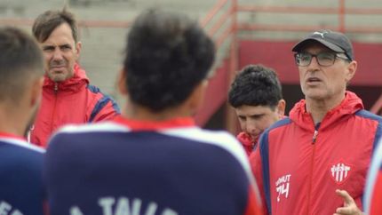 Fabián Lisa trabaja en la conformación del plantel. Fabián Lisa trabaja en la conformación del plantel.