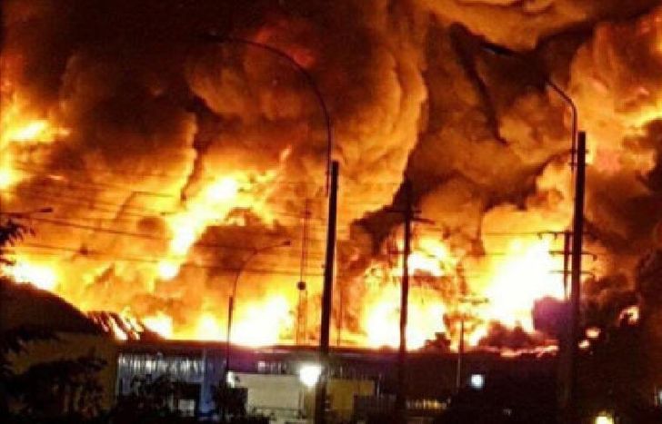 El incendio se originó por la madrugada.