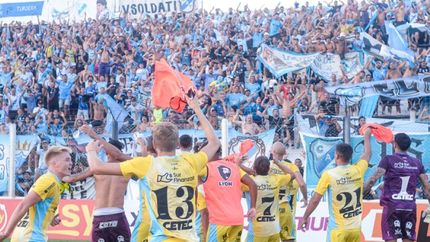 Temperley, de festejos en Caseros. Temperley, de festejos en Caseros.