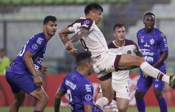 El goleador anota el segundo de Lanús.