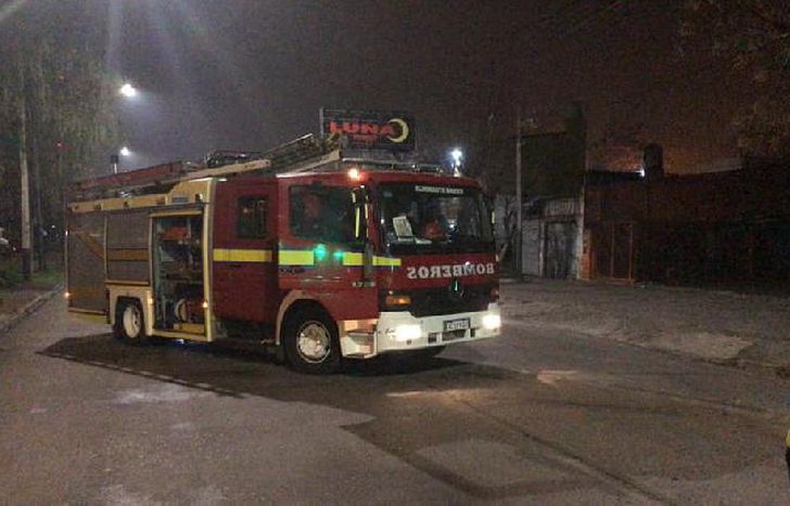 La pareja impactó contra una columna de alumbrado sobre la avenida San Martín y falleció.