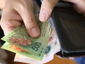 Crisis económica: 7 de cada 10 argentinos perciben que los salarios no alcanzan. Crisis económica: 7 de cada 10 argentinos perciben que los salarios no alcanzan.