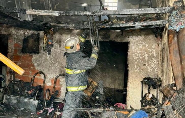 Los Bomberos de Lomas y Lanús Oeste trabajaron en el lugar.