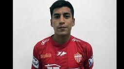 En la cuarentena, Agustín Sosa cambió los botines por el pico y la pala