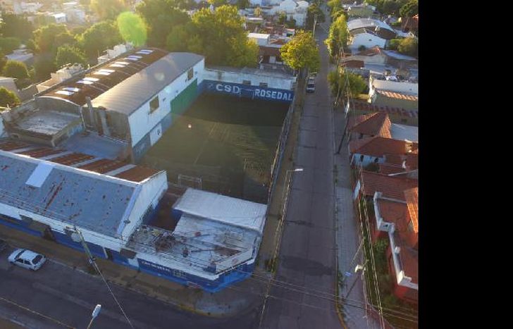 El Rosedal recibe a decenas de vecinos a diario en el corazón de Temperley Oeste.