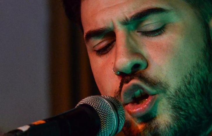 Sigue sacando singles.