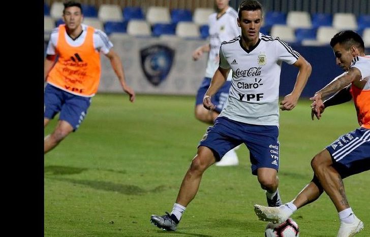 Ángel Correa, en duda en la delantera argentina, engancha ante Giovani Lo Celso, que va de arranque.