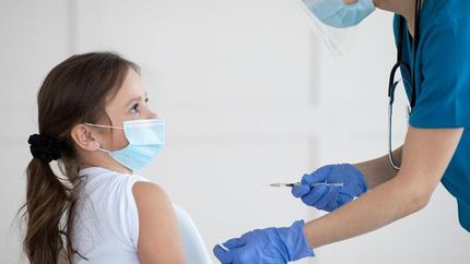 El lunes comenzarán a aplicar de manera libre la vacuna contra el Covid a menores de entre 6 meses y 3 años en provincia de Buenos Aires.