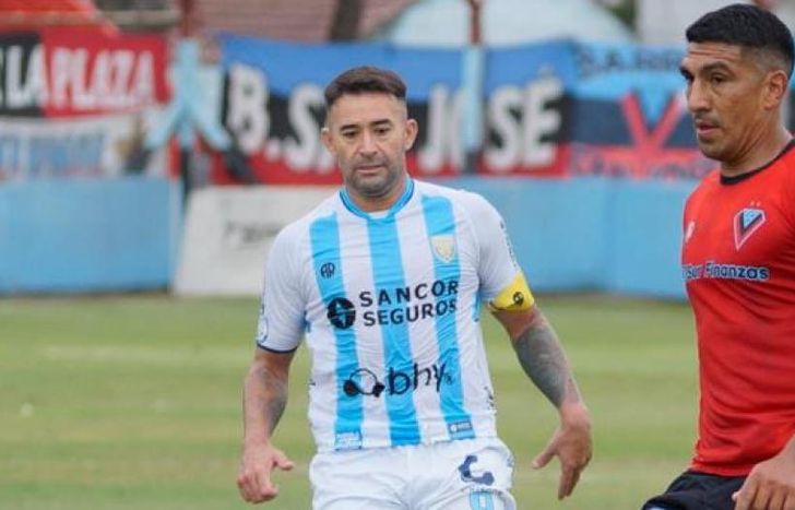 Jerez Silva, cabeza levantada y la mirada de Bieler.