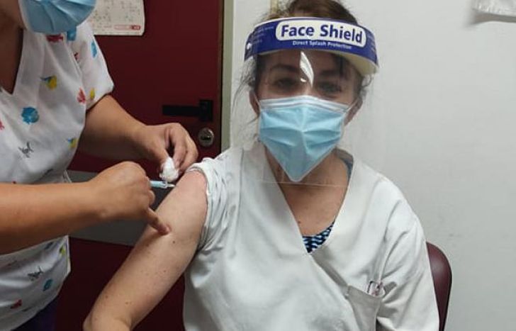 La nueva etapa de vacunación en el Hospital comenzó este lunes.