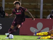 José Canale sale jugando desde el fondo. José Canale sale jugando desde el fondo.