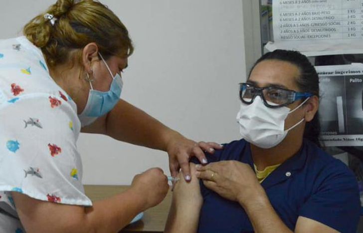 El personal de salud es prioridad en esta primera instancia.