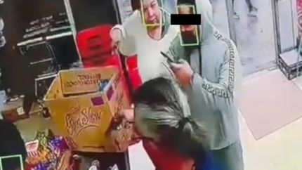 El momento en que balearon a la joven de Lomas de Zamora.