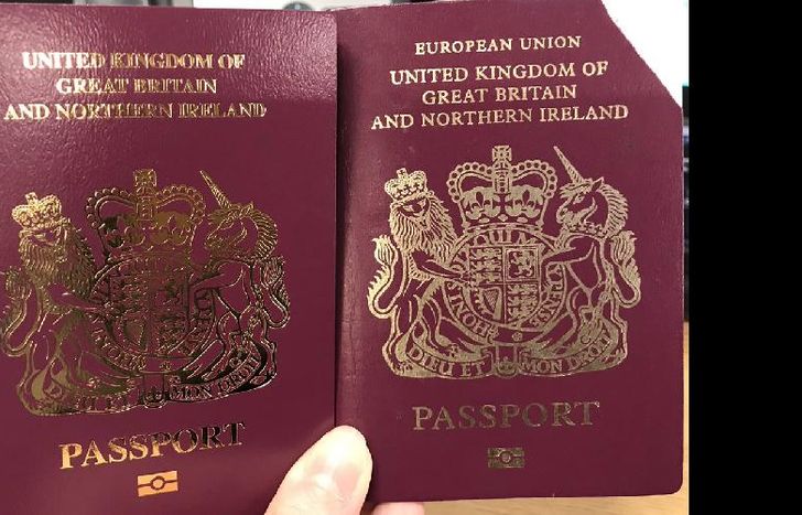 Aparecieron los primeros pasaportes con el nuevo formato.