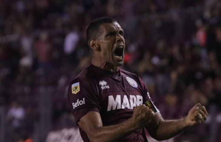 Finalmente, José Sand se queda en Lanús hasta fin de año.
