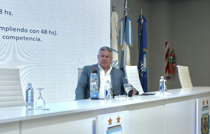 El presidente de la AFA, Claudio Tapia, en la reunión en Ezeiza.