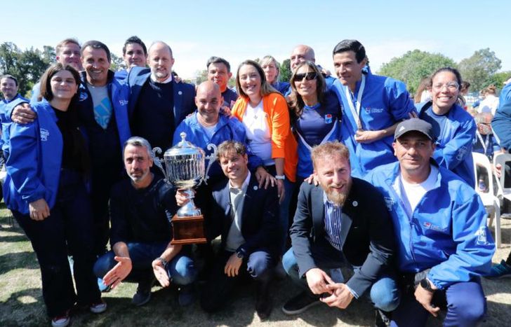 Lomas ganó 41 medallas de oro, 17 de plata y 8 de bronce.