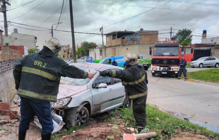 Bomberos intervino con cinco hombres.