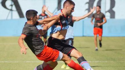 Mateo Acosta busca progresar en ofensiva.