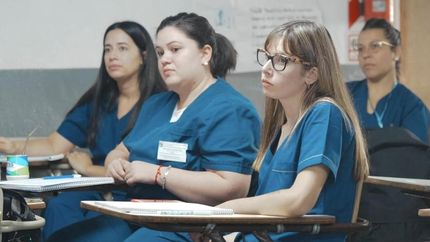 La escuela está ubicada en la calle Luzuriaga 308, de Llavallol.