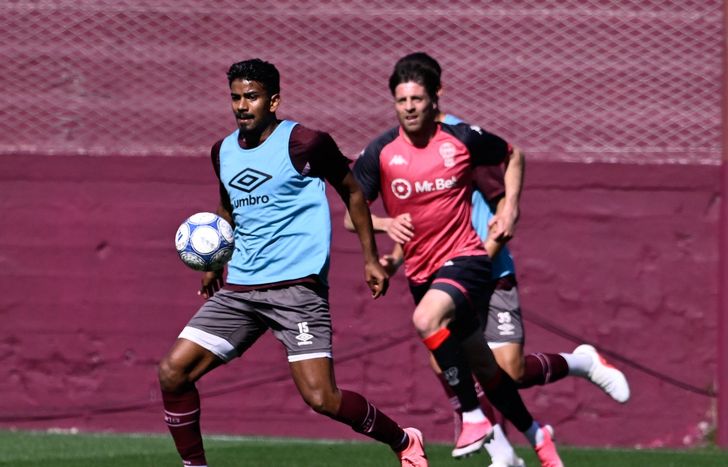 Raúl Loaiza sumó minutos en el amistoso de Lanús ante Huracán.