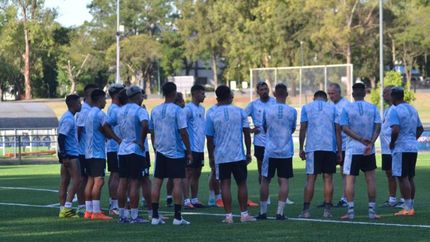 El plantel celeste viajó con 27 futbolistas. El plantel celeste viajó con 27 futbolistas.