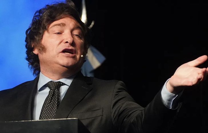 Cae la imagen Javier Milei pero sigue mejor que Mauricio Macri.