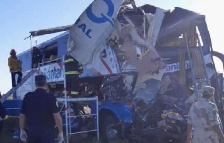 chocó de atrás al otro vehículo al intentar sobrepasarlo en la mano que va de Entre Ríos a Buenos Aires.