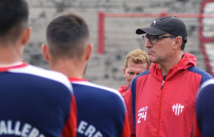 Lisa dirigió 20 partidos en Tallarín.