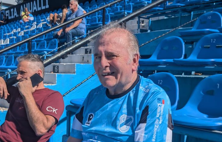 Tras sufrir un ACV, un ex árbitro de AFA volvió a la cancha para ver a Temperley.