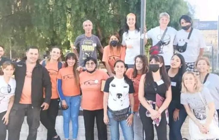 Parte del equipo del Campito Refugio en Lomas.