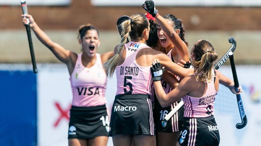 Argentina no le dio chances a Uruguay y terminó invicta.