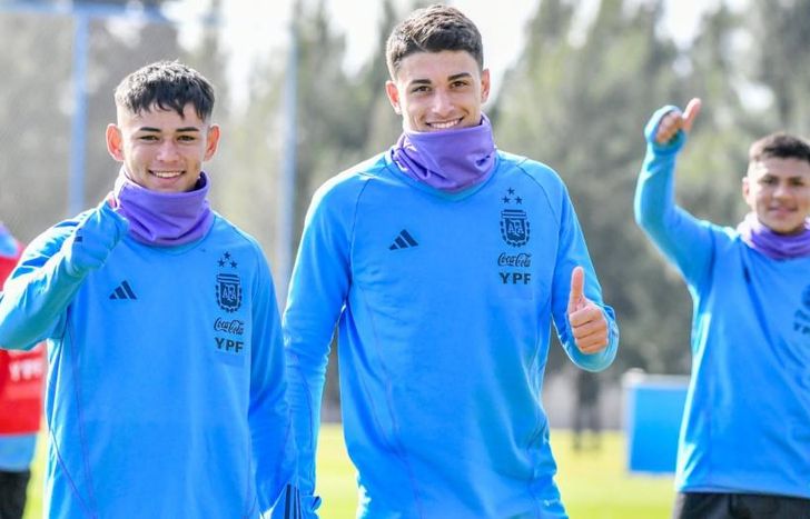 Soler, a la izquierda, lateral de Lanús.