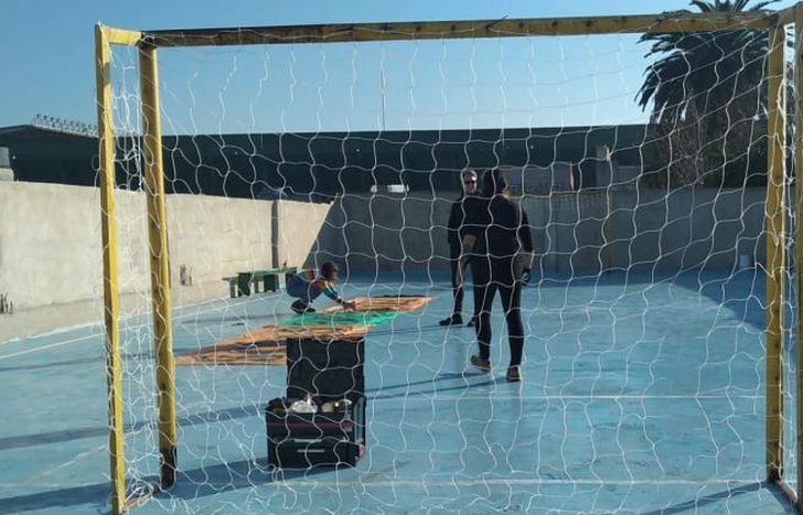 Últimos detalles en la cancha. En abril estará repleta de chicos.