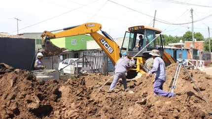 Las cuadrillas están haciendo las últimas conexiones de cañerías.