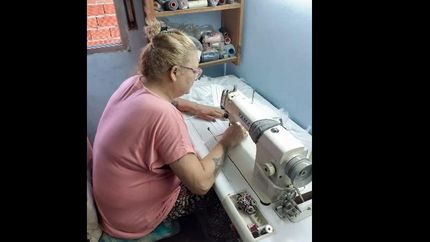 una lomense confecciona barbijos desde su casa y bate records una lomense confecciona barbijos desde su casa y bate records