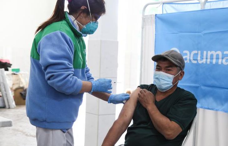 En el barrio Mariscal Sucre aplicaron más de 120 vacunas.