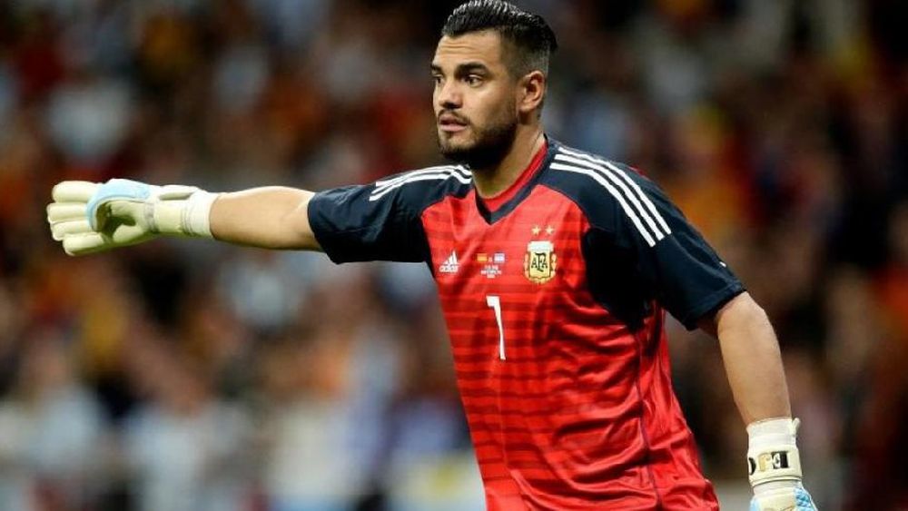 Sergio Romero se sumó al plantel argentino para los amistosos ante México.