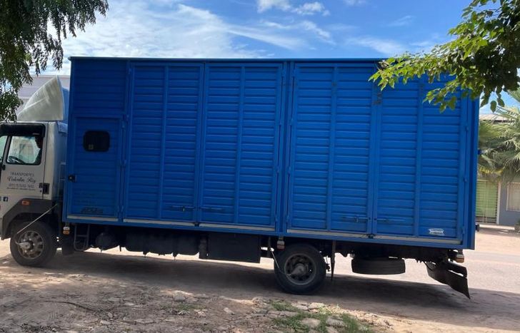 Lleno de ayuda solidaria.
