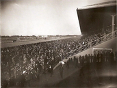 El Jockey Club lomense se inauguró el 19 de abril de 1904.&nbsp;